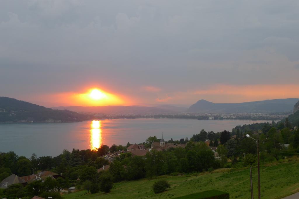 Le Clos Du Lac - Location De Chambres Верие-дю-Лак Екстериор снимка